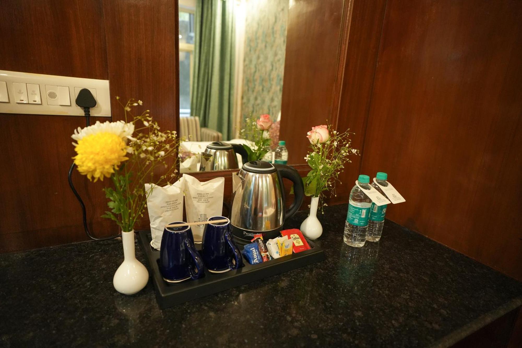 Q Saina S K Regency Rishikesh Hotel Eksteriør billede