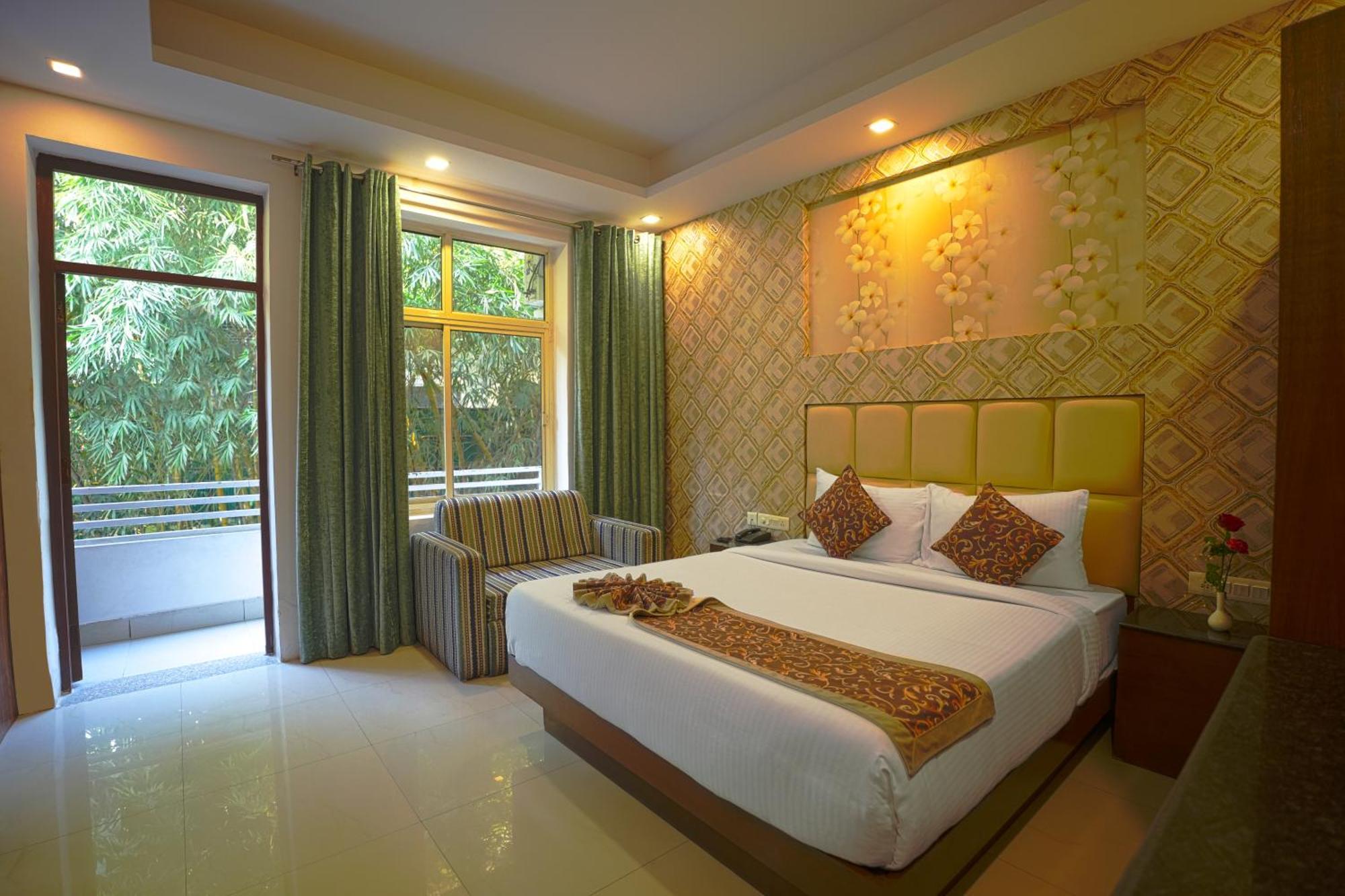 Q Saina S K Regency Rishikesh Hotel Eksteriør billede