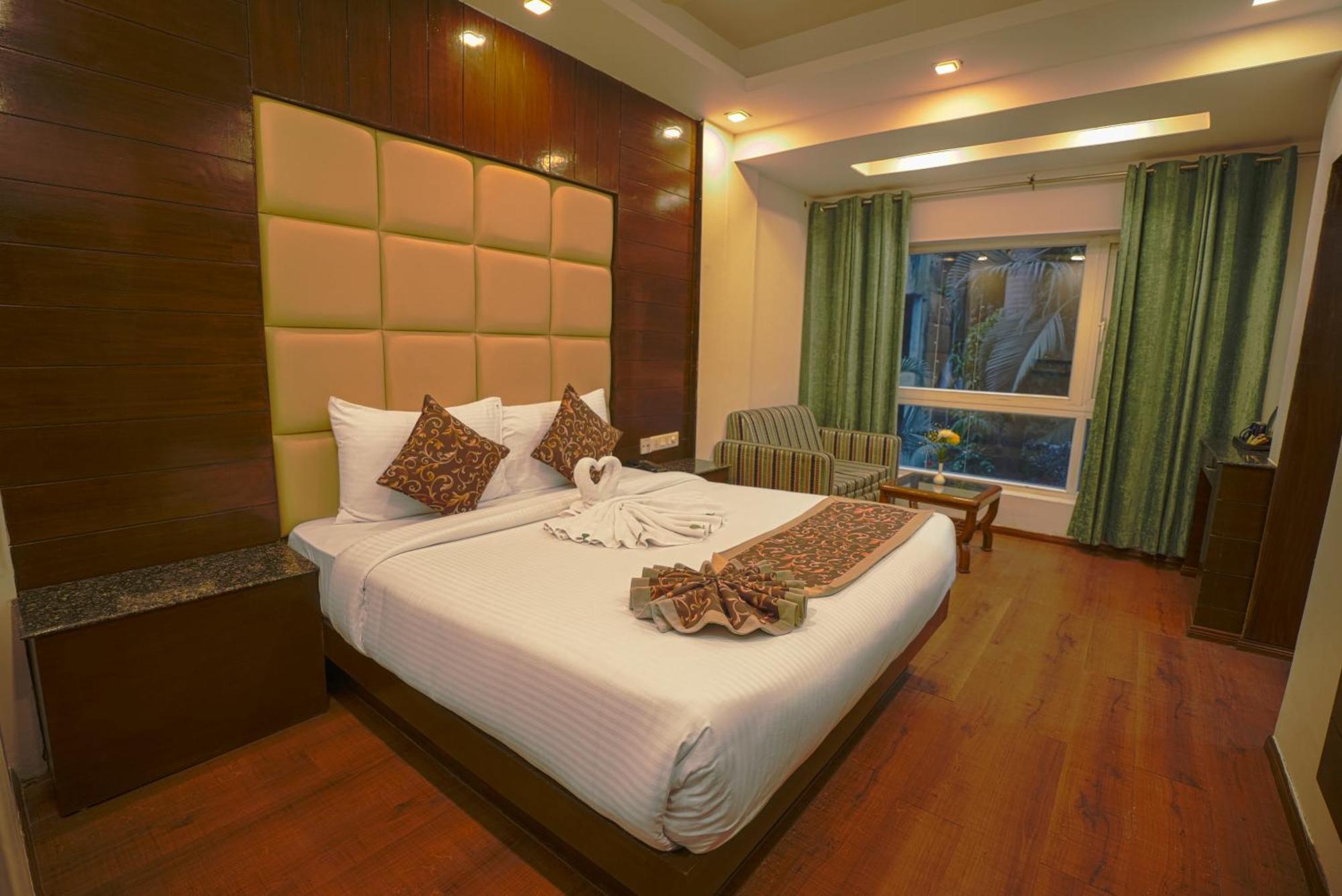 Q Saina S K Regency Rishikesh Hotel Eksteriør billede